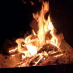 4K 焚き火のパチパチ音と湧き水のちょろちょろ音８時間 “ Bonfire and spring water”