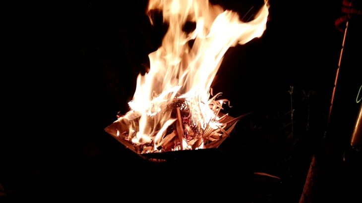 フェザースティック大盛で！　焚き火の火起こし　素早く済ませて楽しくキャンプ　イメトレ　ファイヤースターター　ソロキャンプ